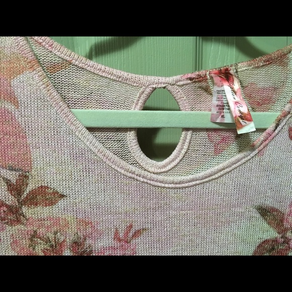 Top - Picture 3 of 5